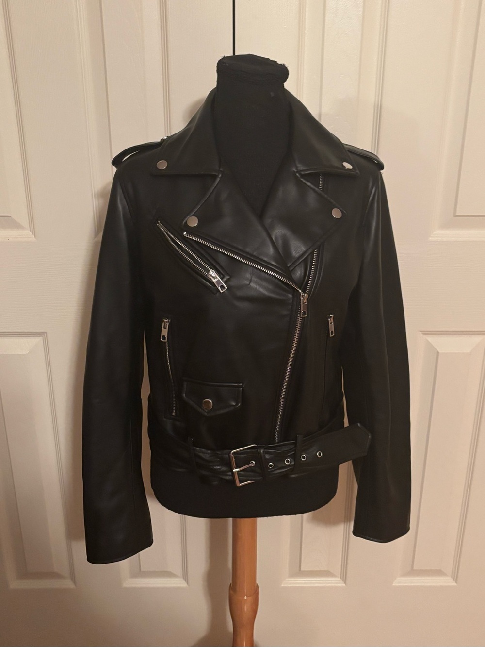 ZARA Classic Black FAUX Leather Motorcycle Jacket - Women's size L